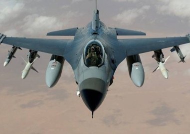 Откриха телата на двама пилоти след катастрофа на военен учебен самолет