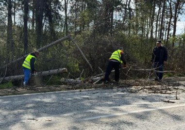 Поради преасфалтиране и ремонтни дейности на пътния участък в местността