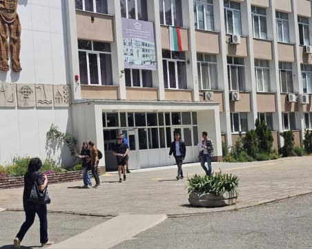 28 не се явиха на ДЗИ в Пловдив, има една анулирана работата заради ползване на устройство