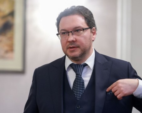 Даниел Митов: Правилно полицаите са използвали спрей срещу нападналите сградата на Еврокомисията