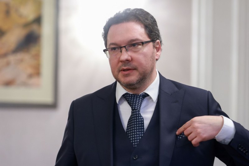 Даниел Митов: Правилно полицаите са използвали спрей срещу нападналите сградата на Еврокомисията