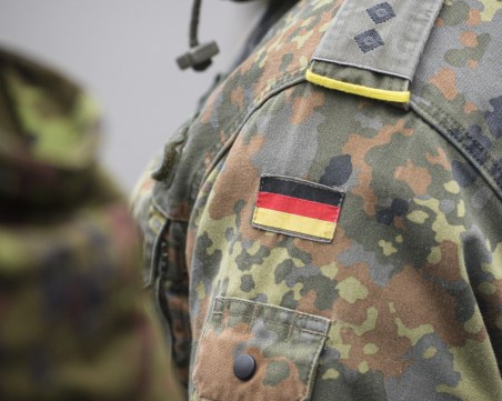 Германия обмисля да върне задължителната военна служба