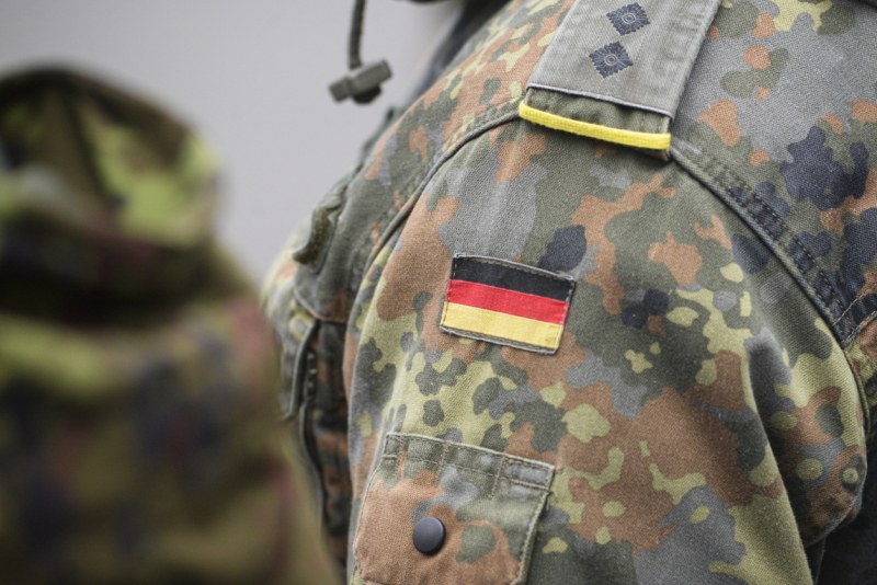 Германия обмисля да върне задължителната военна служба