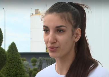 Момичето от скандала с побой в Бяла Слатина: Искаха пари от мен, отказах и клипчето гръмна