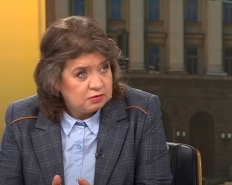 Киселова: КС със своя акт ще сложи край на спора за референдума