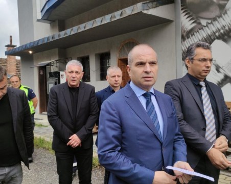Проверка на всички 470 камиона на фирмата, чийто тир вчера катастрофира край Телиш