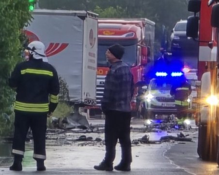 Тежка катастрофа между тир и кола край Кресна взе жертва