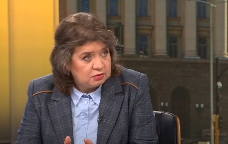 Киселова: КС със своя акт ще сложи край на спора за референдума