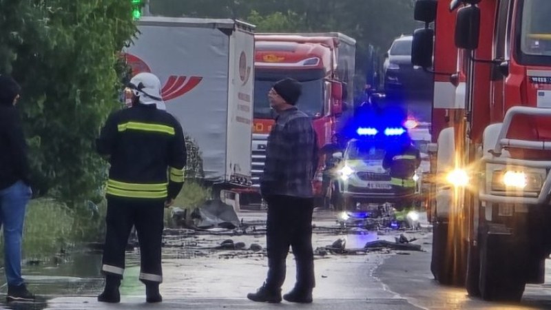Тежка катастрофа между тир и кола край Кресна взе жертва