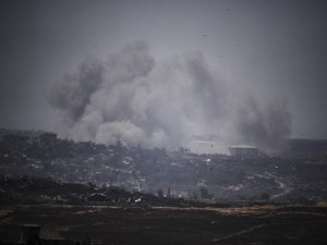 Най-малко 20 загинали, включително журналист, при израелски удари в Газа