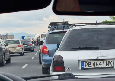 Автоконтрольори Христо Христов и Диян Тюлиев от Пътна полиция –