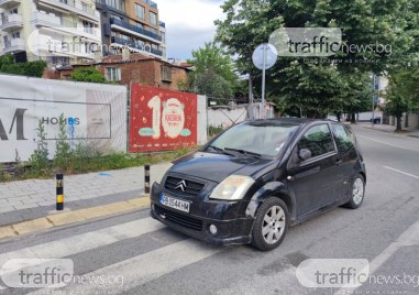 Когато си помислиш, че пешеходната пътека е паркинг