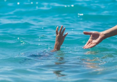 Мъж е загинал след като влязъл в морето за да