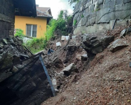 Рухна подпорна стена в Перник, обявяват бедствено положение