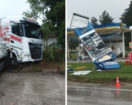 Шофьорът, забил се с камион в табела на бензиностанция: С 14 акта и 12 фиша