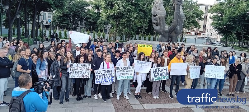 Бъдеще в България! Млади лекари и медицински сестри от Пловдив поискаха достойни условия на труд
