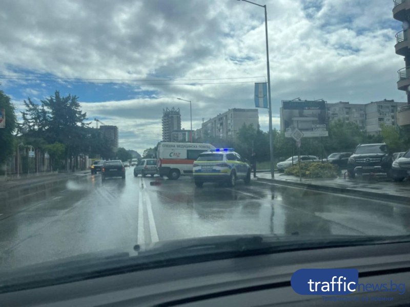 Две коли се удариха на бул.