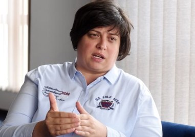 Иван Иванов поканил Диана Русинова с SMS да оглави АПИ, тя написала: Това не е сериозно