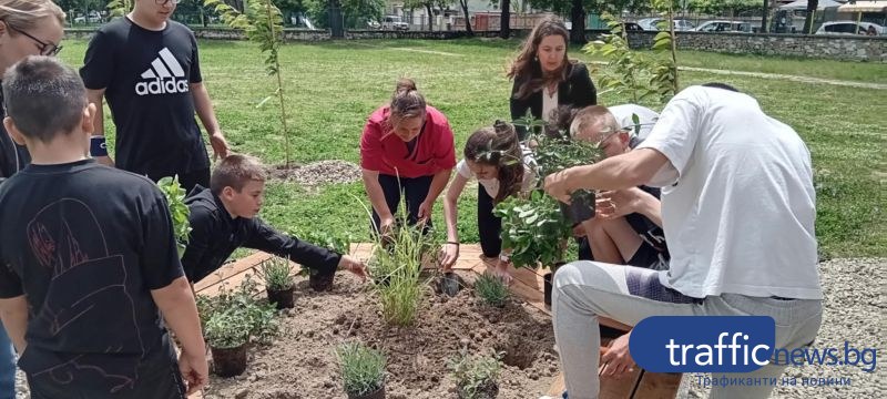 Ученето като суперсила: В Труд откриха първия зелен кът за четене в селско училище