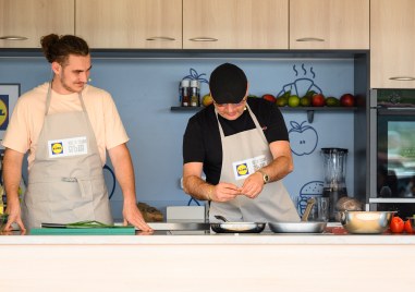 Иван Манчев и Димитър Тончев с кулинарно шоу из страната