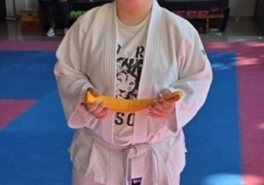 Четиринадесетгодишната Божидара Ангелова която е със синдром на Даун ще