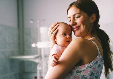 През втората половина на майчинството жените да могат да се