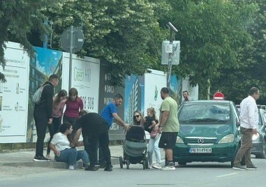 Шофьор блъсна майка с количка в Смирненски
