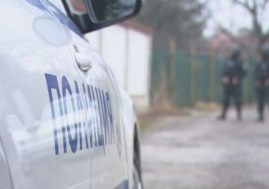 Тормоз в монтанско село: Младежи влизат в домовете на хората, нападат с шишета, тухли, керемиди