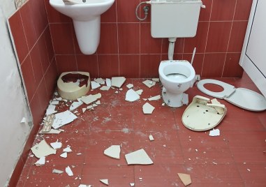 Вандали вилняха в Градската градина на Пловдив