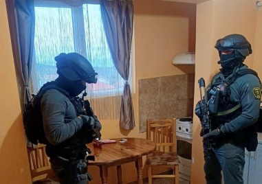 9 души са задържани след акция на ГДБОП в Оряхово, иззети са синтетични вещества и пари