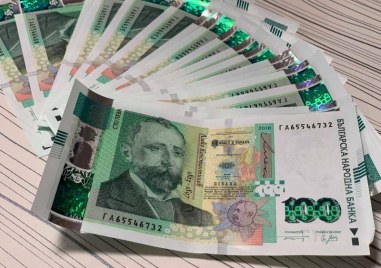 Πaзapът ocтaвa cтaбилeн пpeди ĸoнвepгeнтнитe дoĸлaди