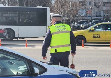 Посред бял ден хванаха пиян мъж на мотопед в Кючука, в Смирненски заловиха дрогиран