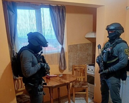 9 души са задържани след акция на ГДБОП в Оряхово, иззети са синтетични вещества и пари