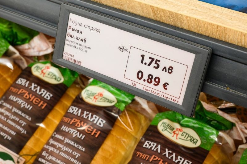 Голяма верига започва да показва цените на своите продукти и в евро