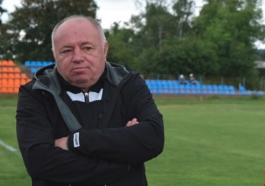 Бивш директор на Локо е откаран в болница