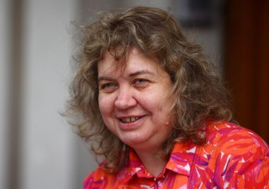 Киселова отрече да има напрежение между нея и президента