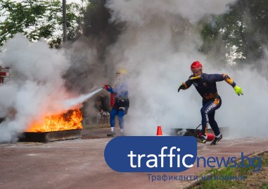 Лекоатлетическия стадион до Гребната база пламна, пожарникари в огнена надпревара