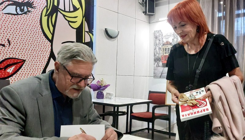 Асен Сираков представи новите си книги