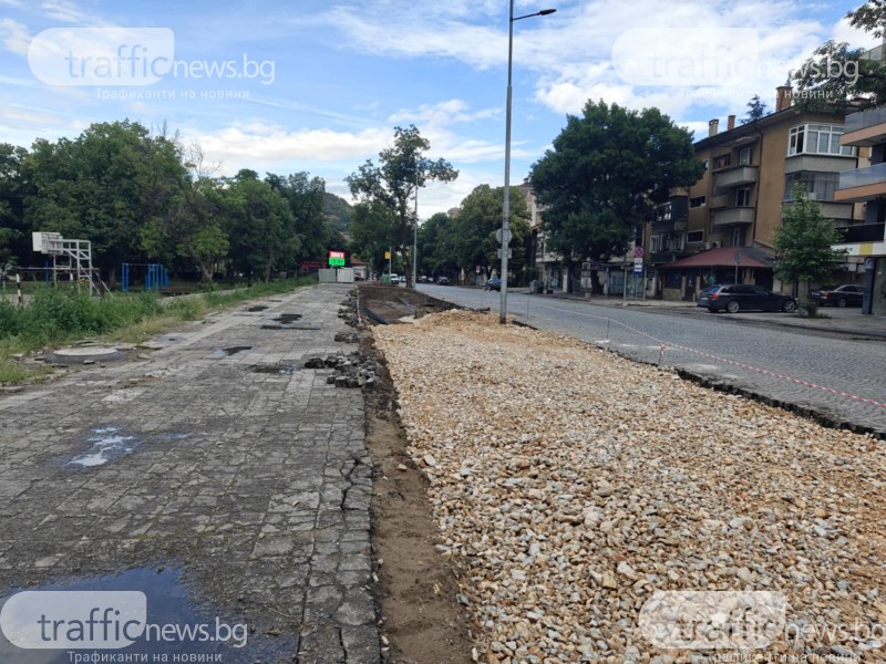 Изграждат паркинг за 45 коли на натоварен булевард в Пловдив, реновират и тротоарите