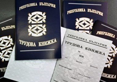 Хартиените трудови книжки отиват в историята от утре, специалисти съветват да се запазят обаче