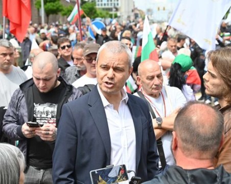 Костадинов призова за блокаж на парламента в сряда, когато се очакват еврокомисари за еврозоната