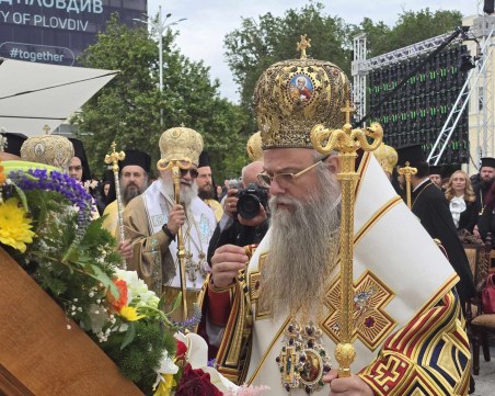 Митрополит Николай: Да стоим на скалата на православната вяра, тя е спасила народа ни