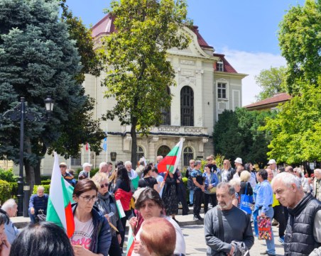 Стотици противници на еврото с шествие в Пловдив: 