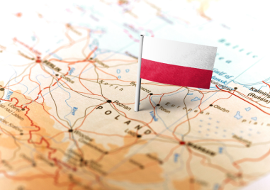 Проевропейският кмет на Варшава и кандидат на управляващата партия –