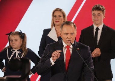 Окончателно: Десният Карол Навроцки печели изборите за президент в Полша