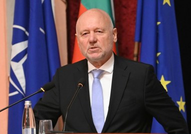 Тагарев за украинската атака: В учебниците и филмите за Бонд няма такива операции