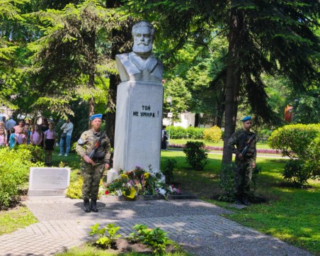 Пловдив се поклони пред делото на Христо Ботев
