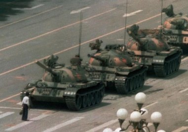 На този ден: Протестите на площада Тянанмън в Пекин са жестоко потушени