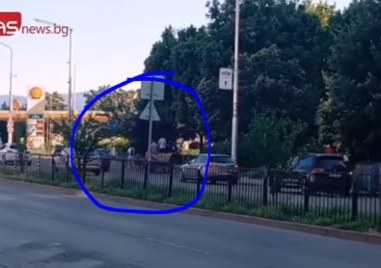 Забрана ли? Каруца шпори по ключов булевард в час пик в Пловдив ВИДЕО