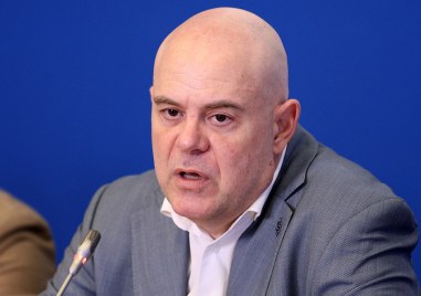 В седмиците преди да бъде отстранен от поста бившият главен